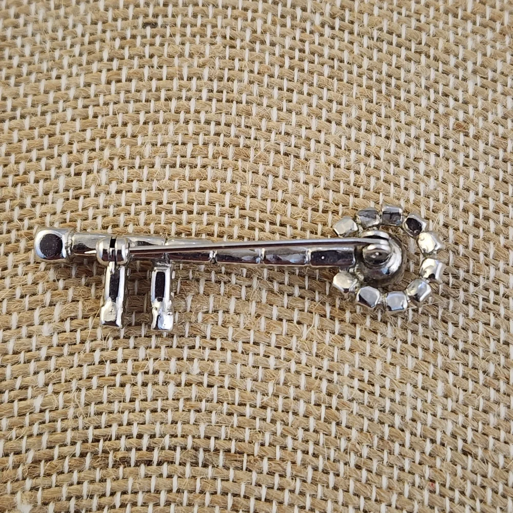 Vtg Rhinestone Skeleton Key Brooch Pin - Picture 4 of 7